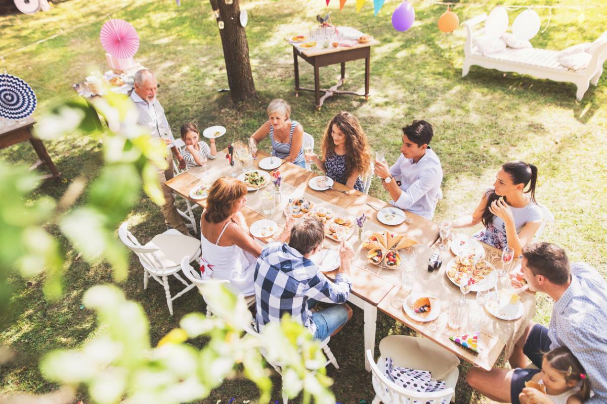 Quels meubles de jardin choisir pour une grande famille ?